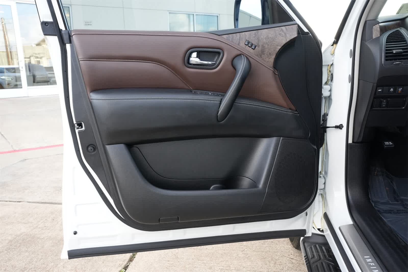 Thumbnail: 2024 INFINITI QX80 - 15