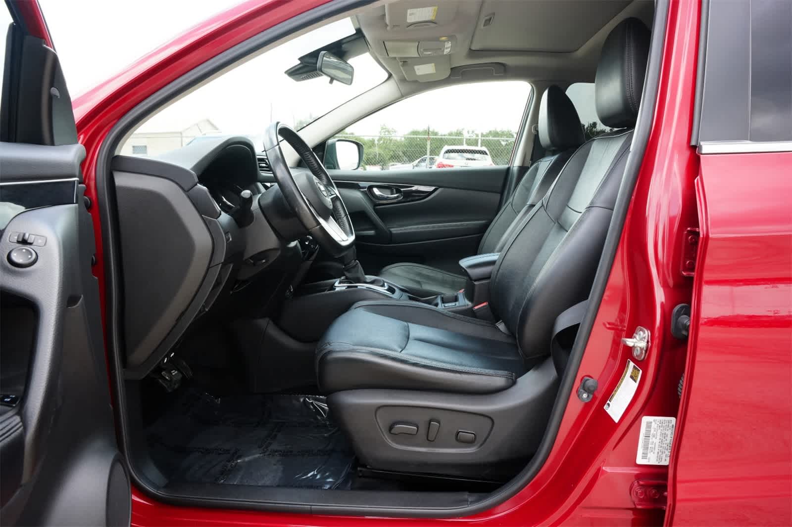 2018 Nissan Rogue Sport SL 16