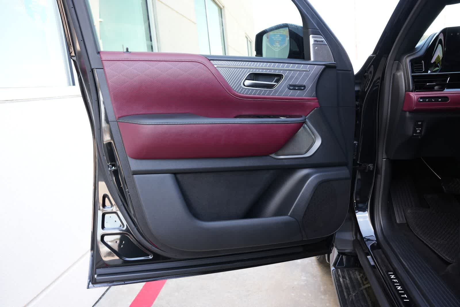 Thumbnail: 2026 INFINITI QX80 - 18