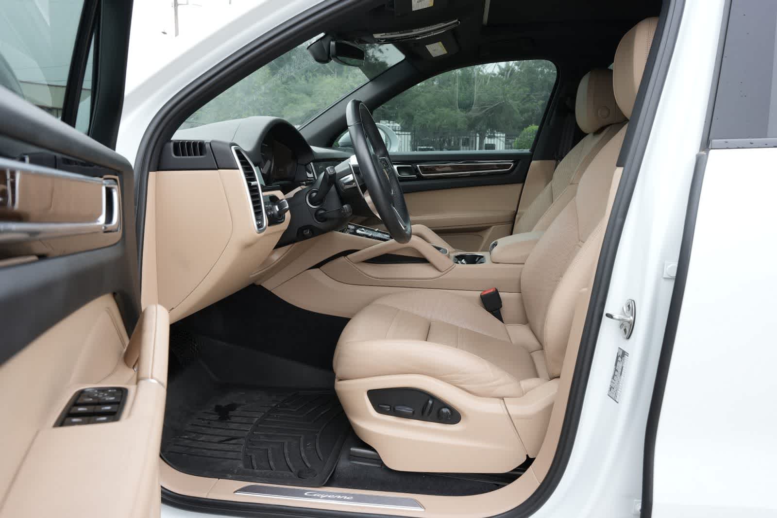 Thumbnail: 2023 Porsche Cayenne - 16
