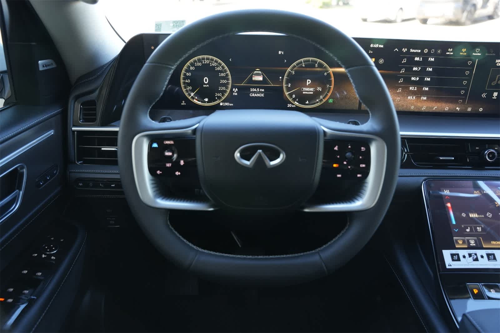 2025 INFINITI QX80 Luxe 9