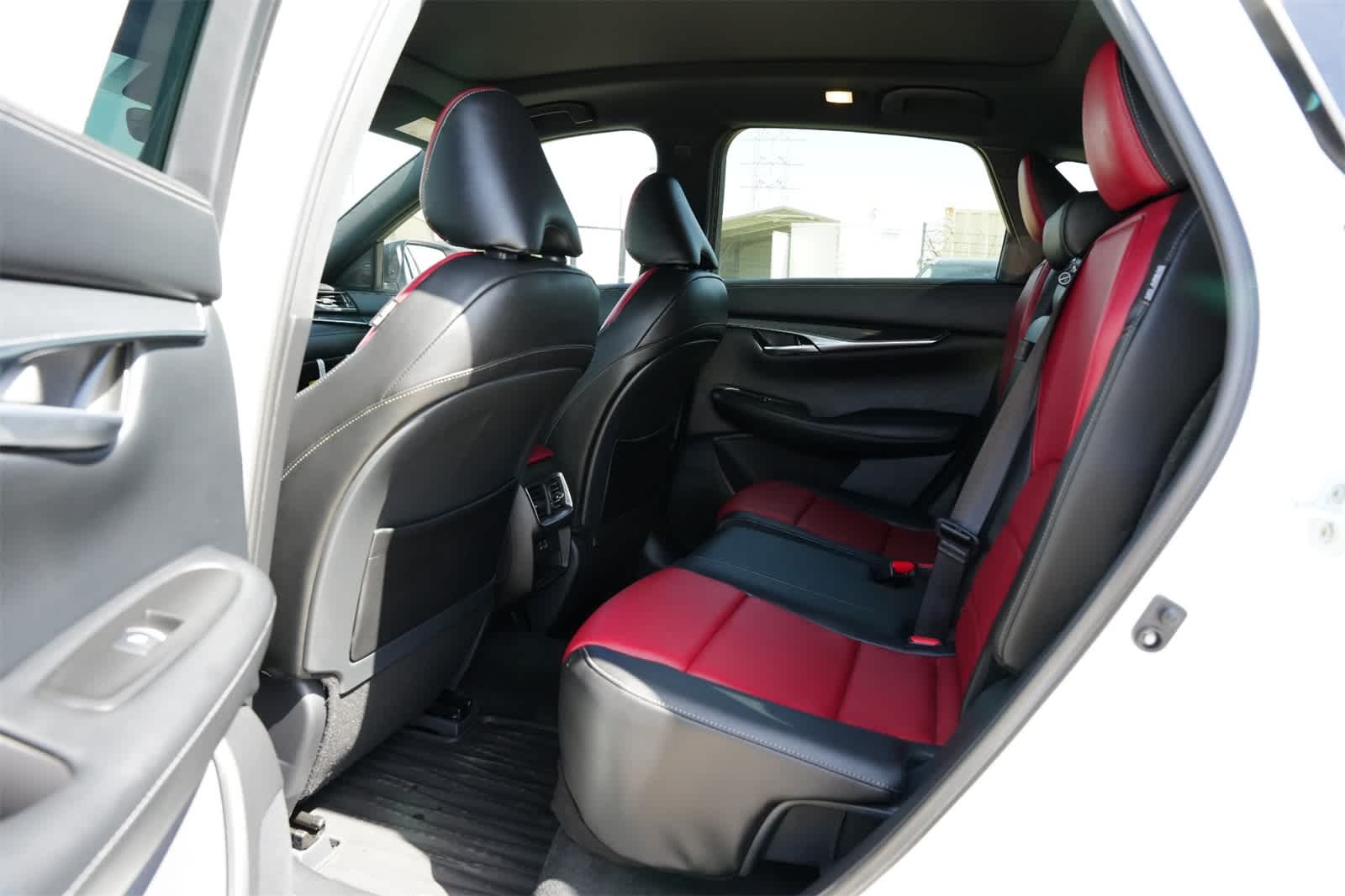 Thumbnail: 2025 INFINITI QX50 - 19