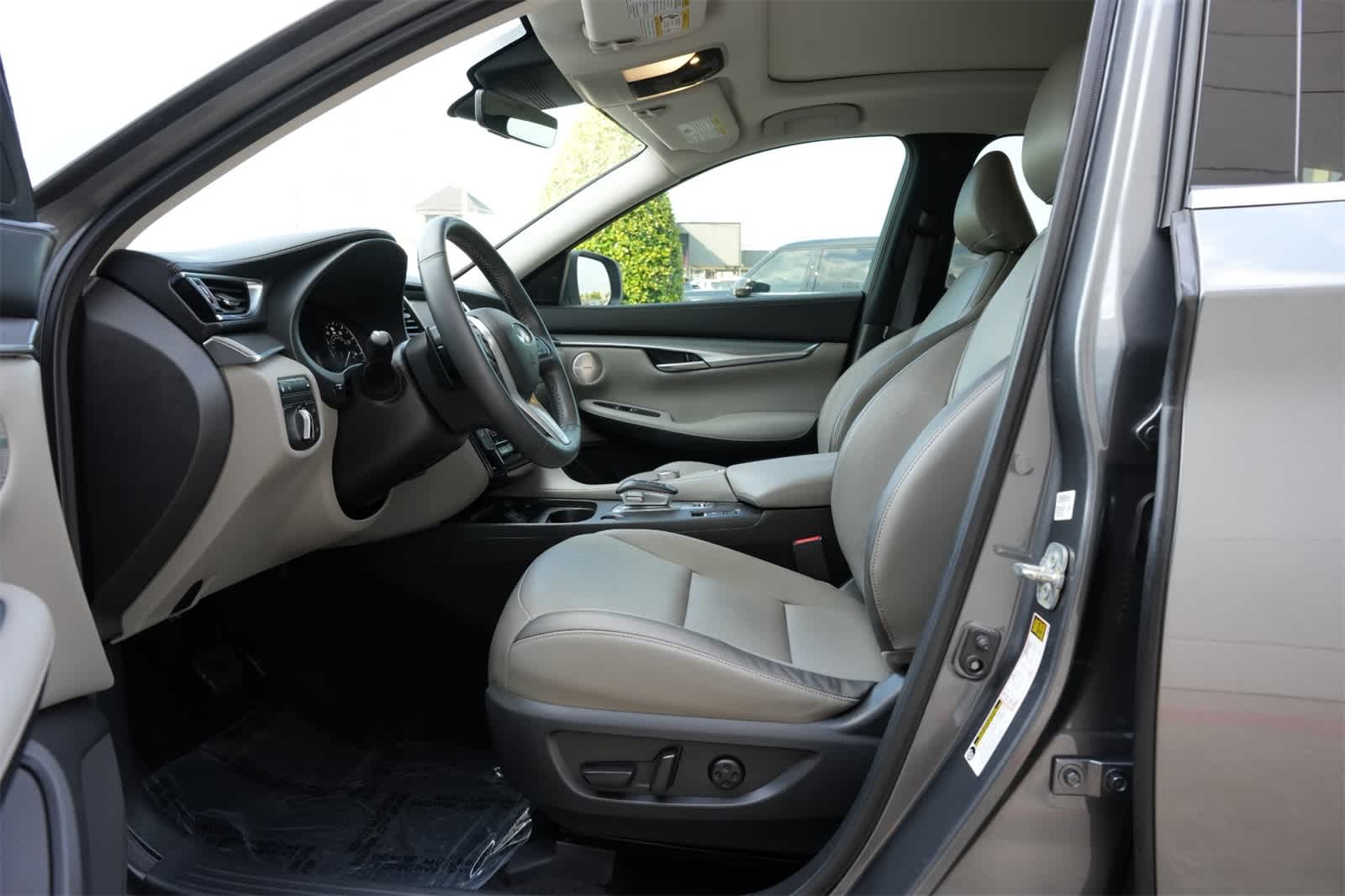 Thumbnail: 2023 INFINITI QX50 - 17