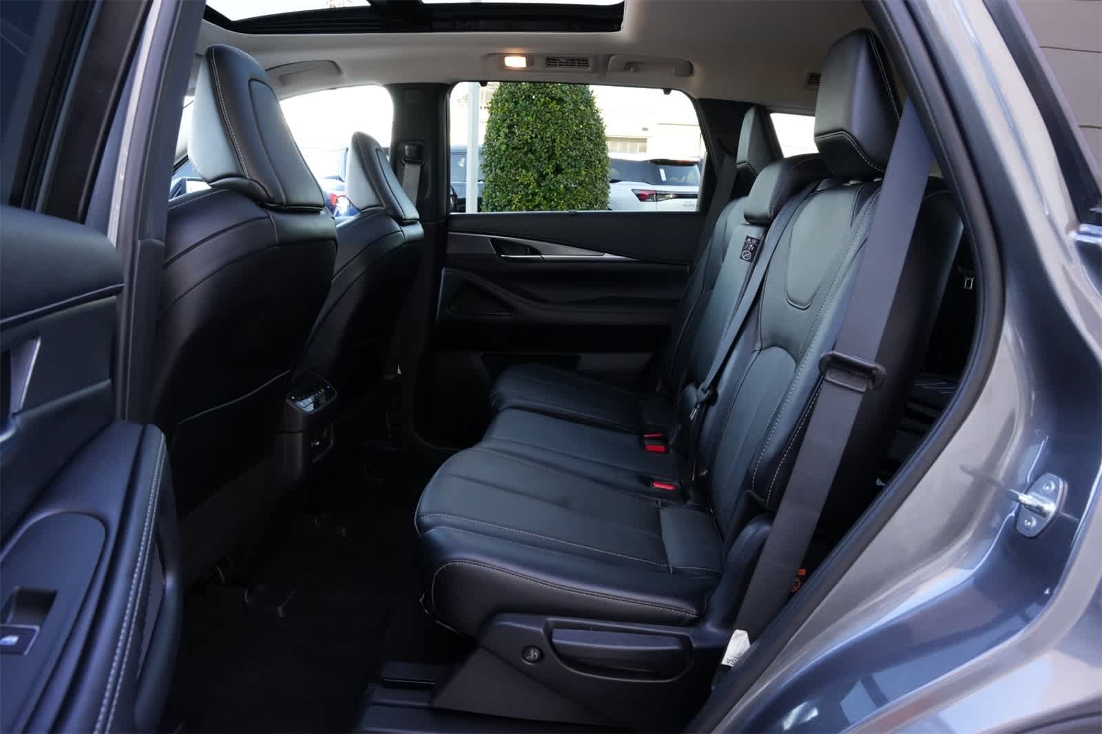 Thumbnail: 2023 INFINITI QX60 - 19