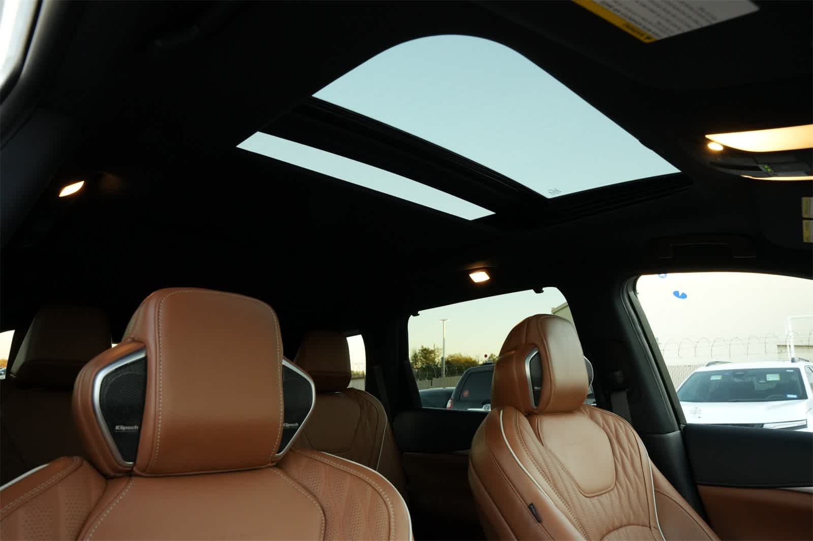 Thumbnail: 2026 INFINITI QX60 - 25