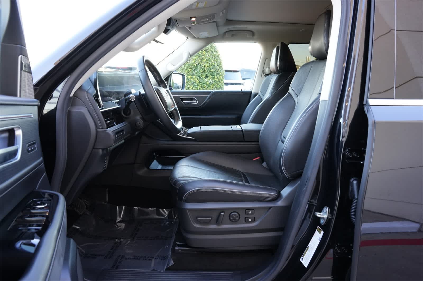 Thumbnail: 2025 INFINITI QX80 - 18