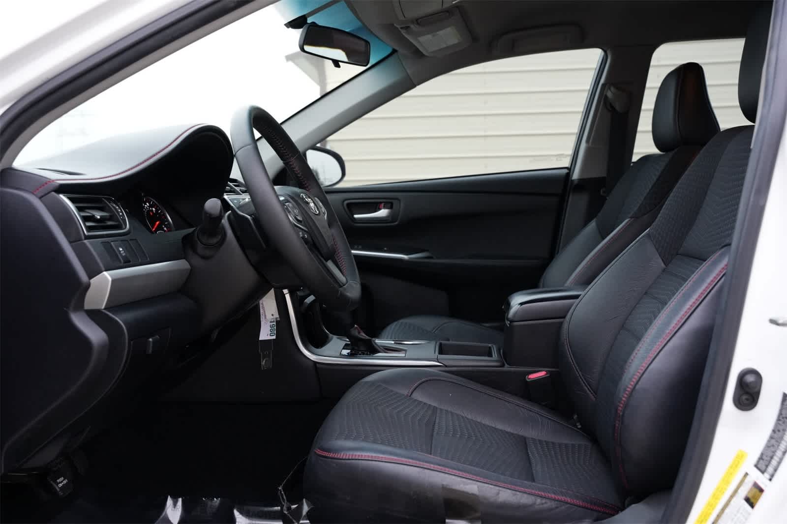 Thumbnail: 2015 Toyota Camry - 17