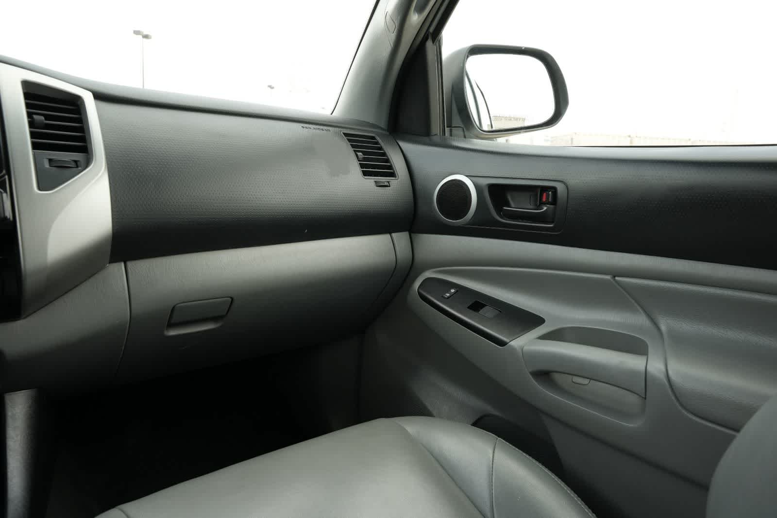 Thumbnail: 2015 Toyota Tacoma - 8