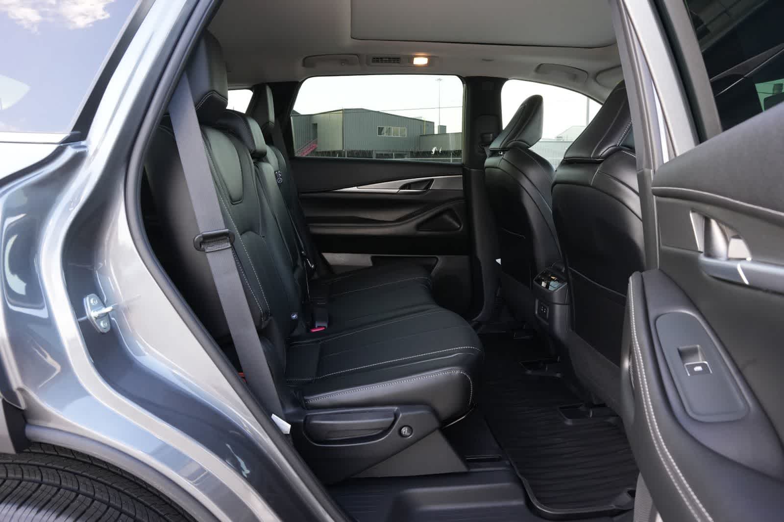 Thumbnail: 2026 INFINITI QX60 - 21