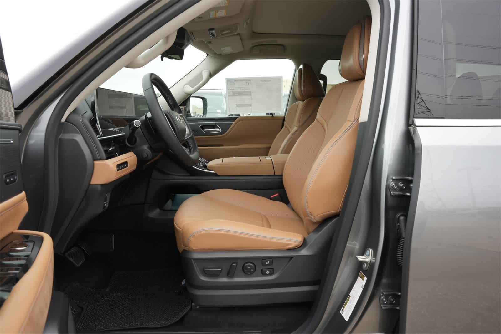 Thumbnail: 2025 INFINITI QX80 - 18