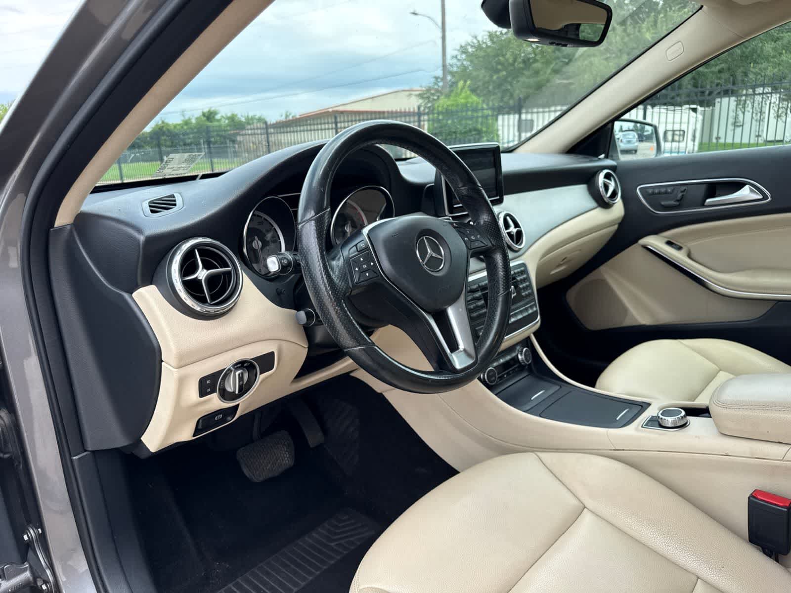 Thumbnail: 2015 Mercedes-Benz GLA - 15