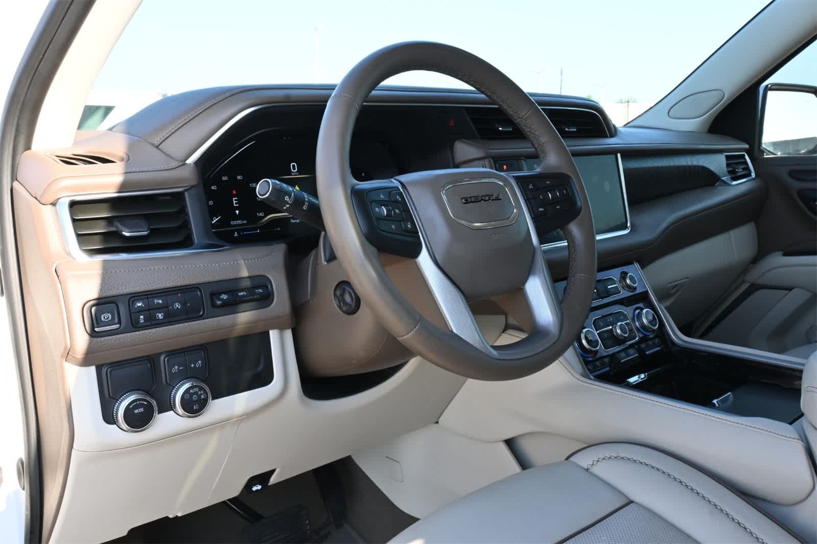 Thumbnail: 2023 GMC Yukon XL - 16