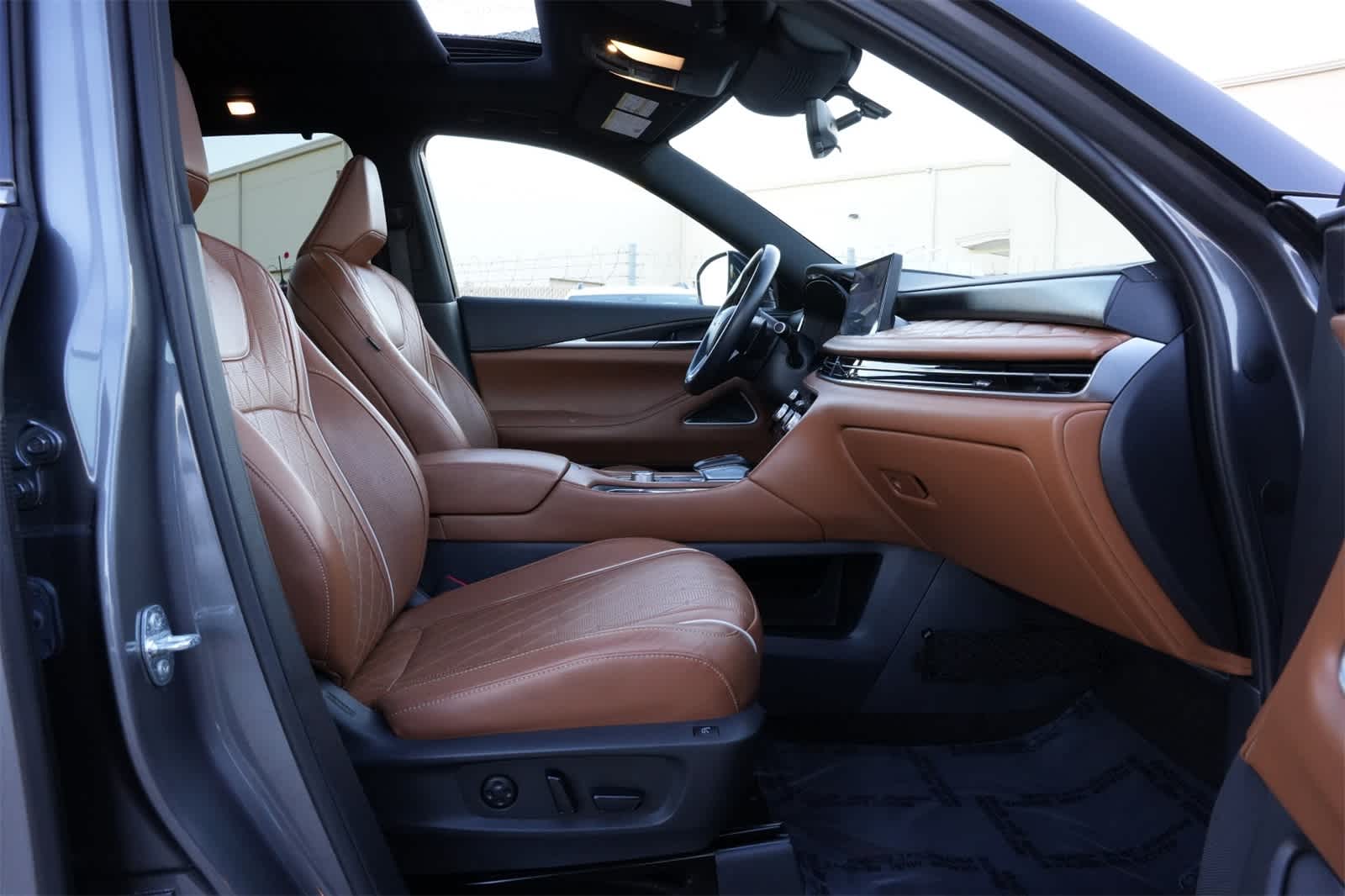 Thumbnail: 2023 INFINITI QX60 - 23