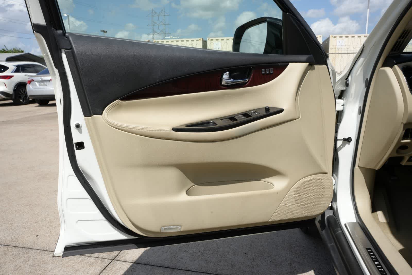 Thumbnail: 2016 INFINITI QX50 - 17