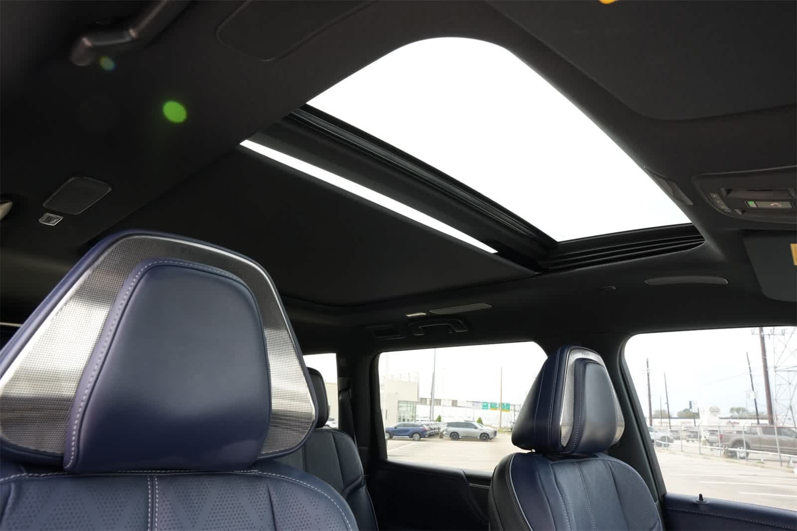 Thumbnail: 2026 INFINITI QX80 - 25