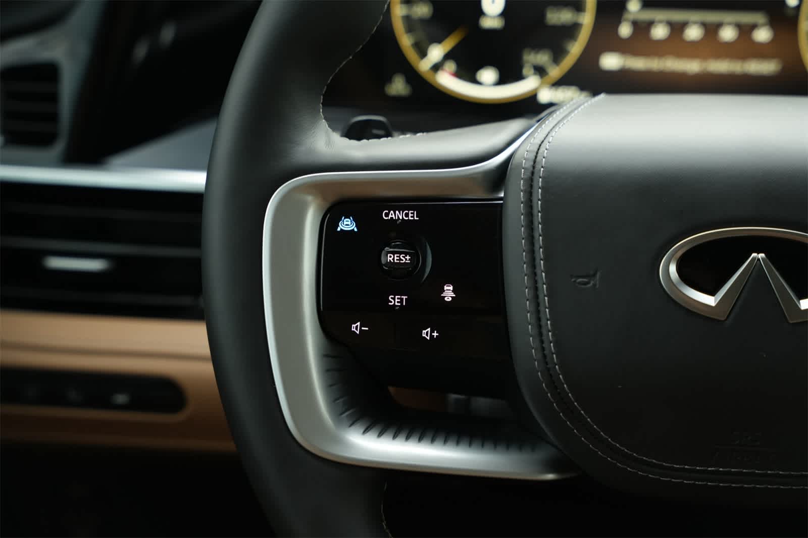 Thumbnail: 2025 INFINITI QX80 - 13