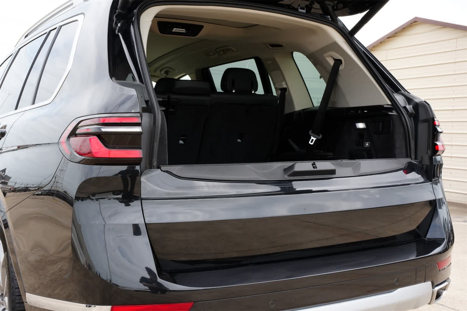 Thumbnail: 2024 BMW X7 - 21