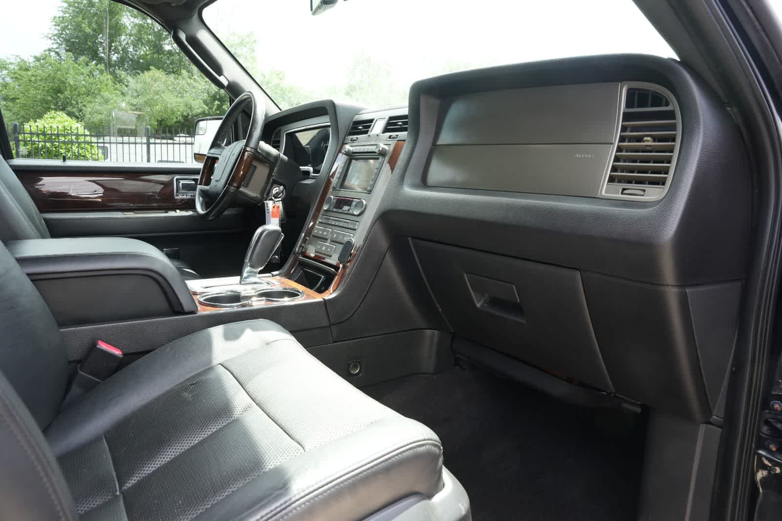 Thumbnail: 2014 Lincoln Navigator - 21