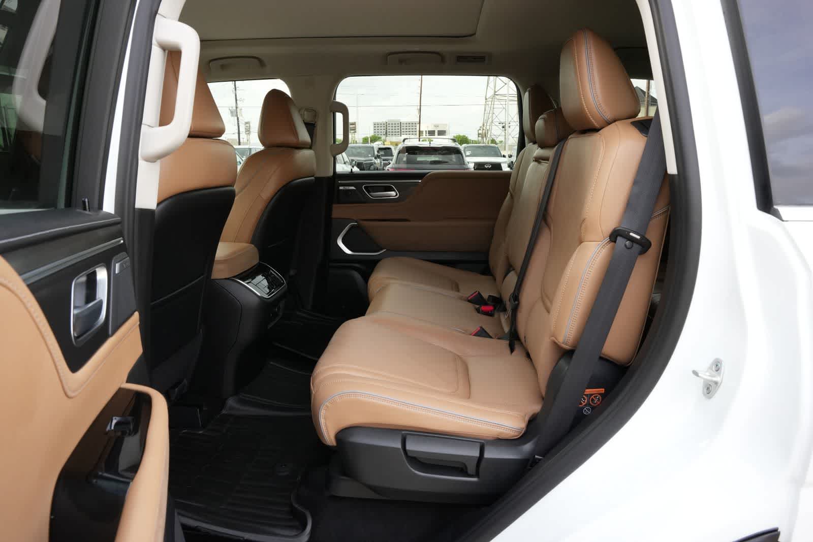 Thumbnail: 2026 INFINITI QX80 - 19