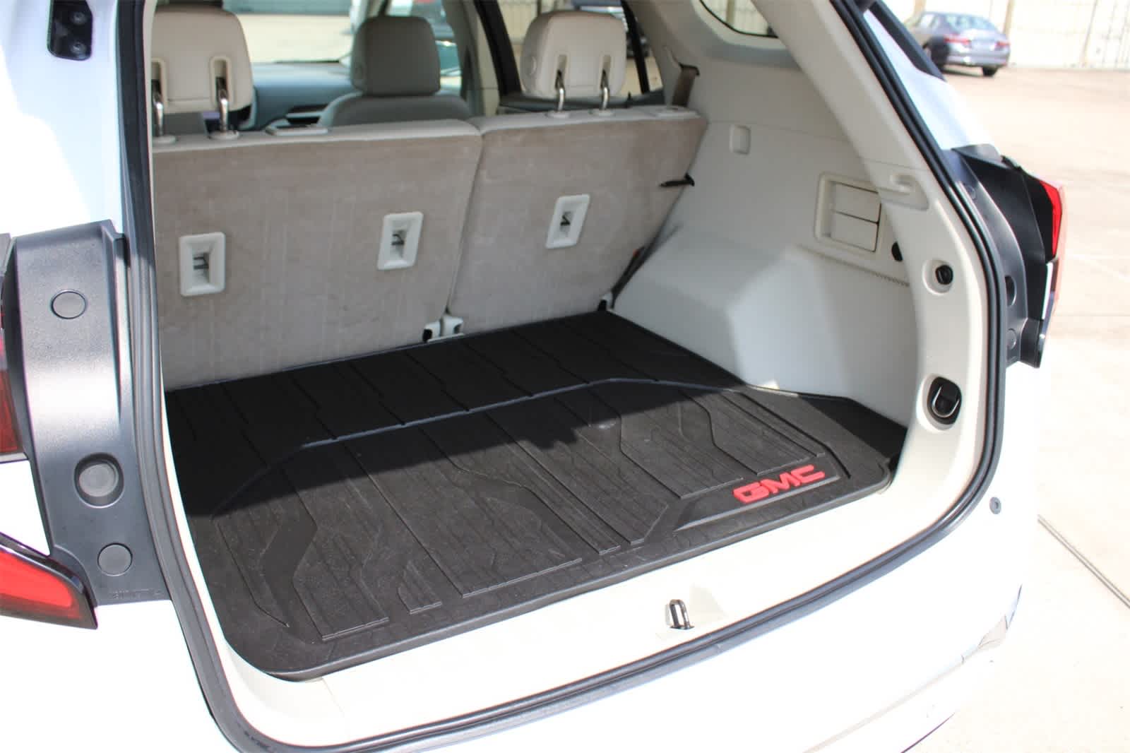 Thumbnail: 2020 GMC Terrain - 23