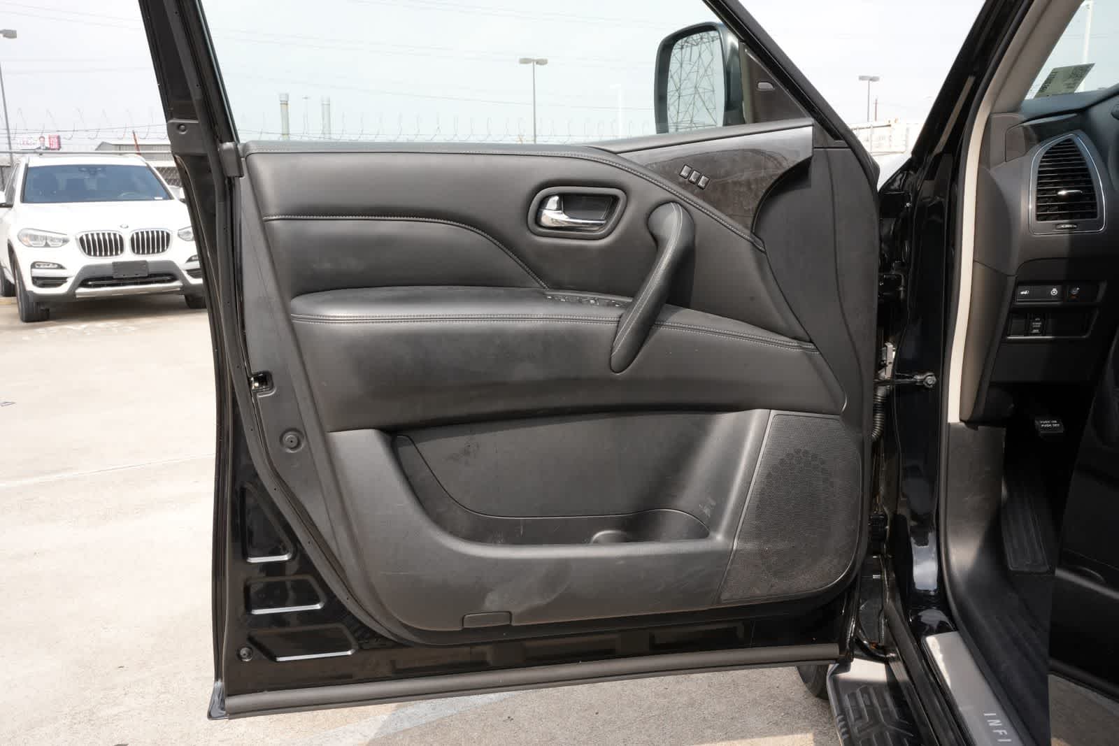 Thumbnail: 2022 INFINITI QX80 - 18