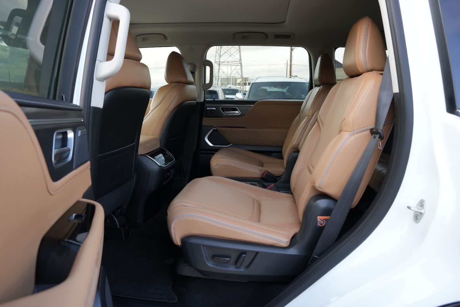 Thumbnail: 2026 INFINITI QX80 - 19