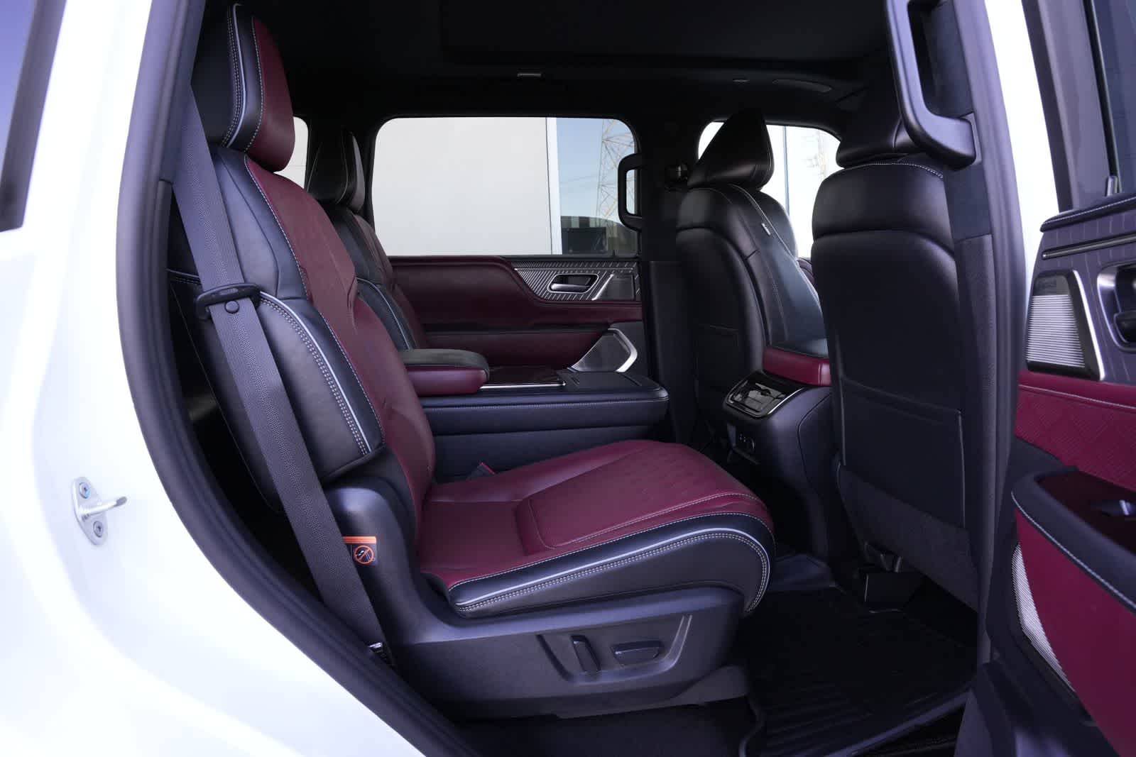 Thumbnail: 2026 INFINITI QX80 - 21