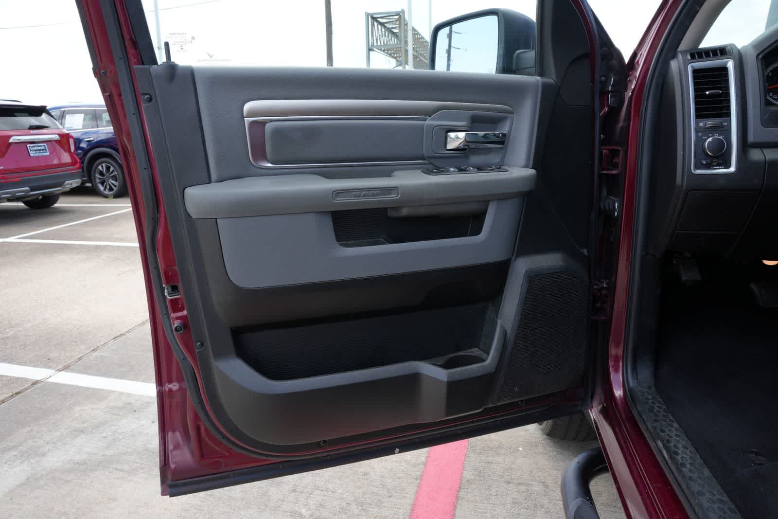 Thumbnail: 2019 RAM 1500 Classic - 16