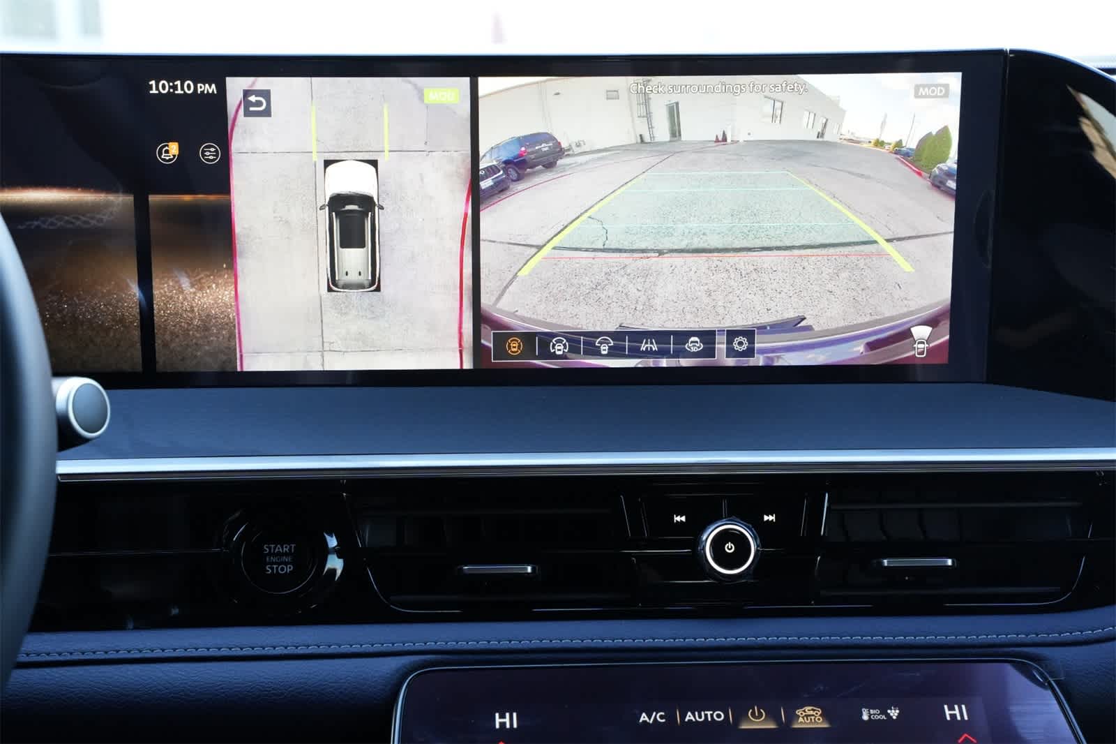 Thumbnail: 2026 INFINITI QX80 - 14