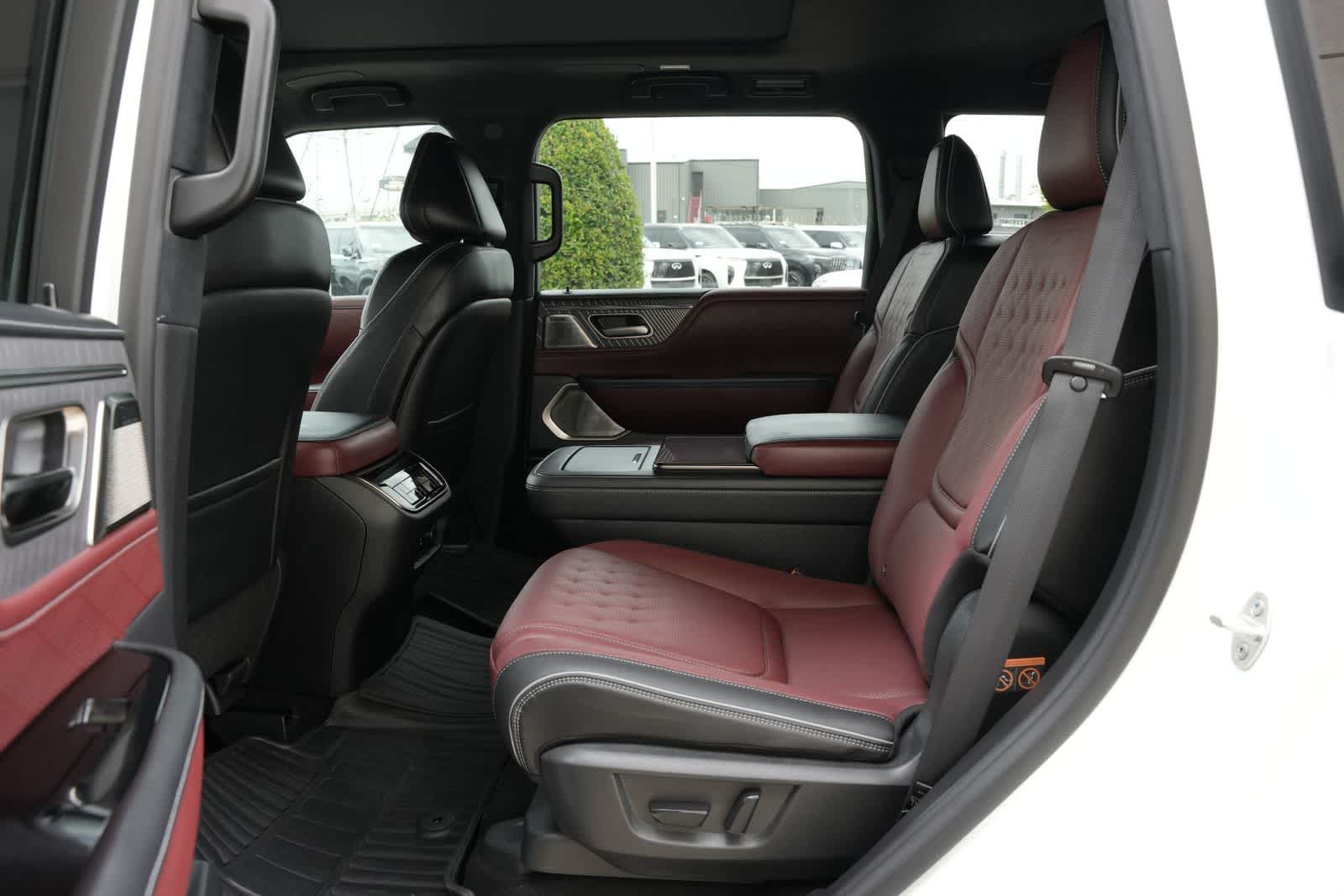 Thumbnail: 2026 INFINITI QX80 - 19