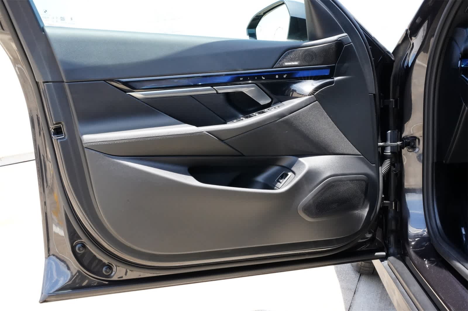 Thumbnail: 2024 BMW i5 - 17