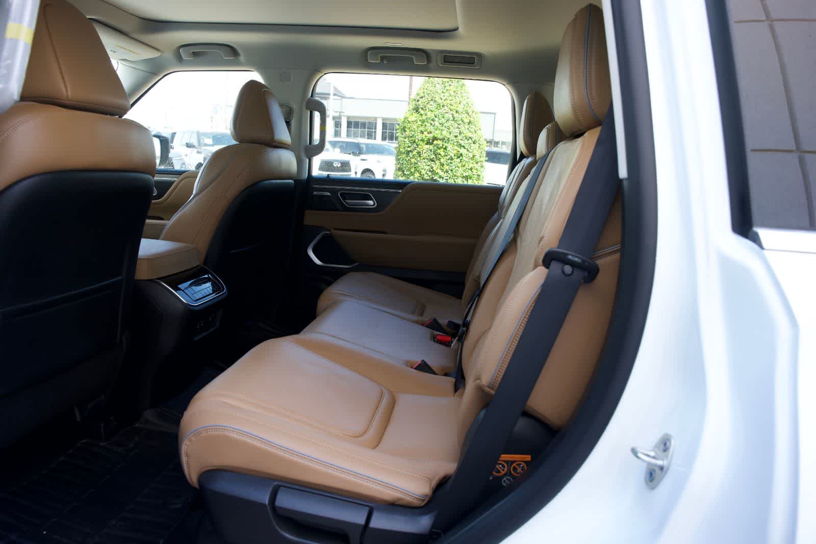 Thumbnail: 2026 INFINITI QX80 - 17