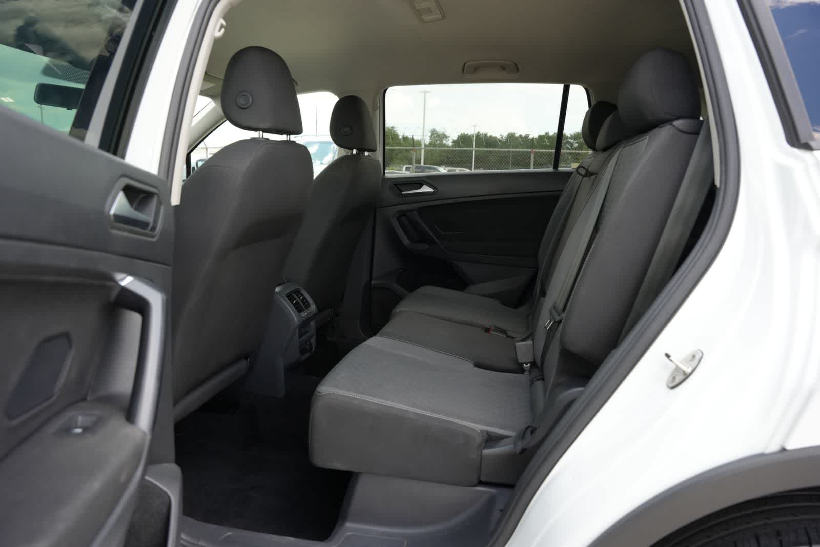 Thumbnail: 2021 Volkswagen Tiguan - 18