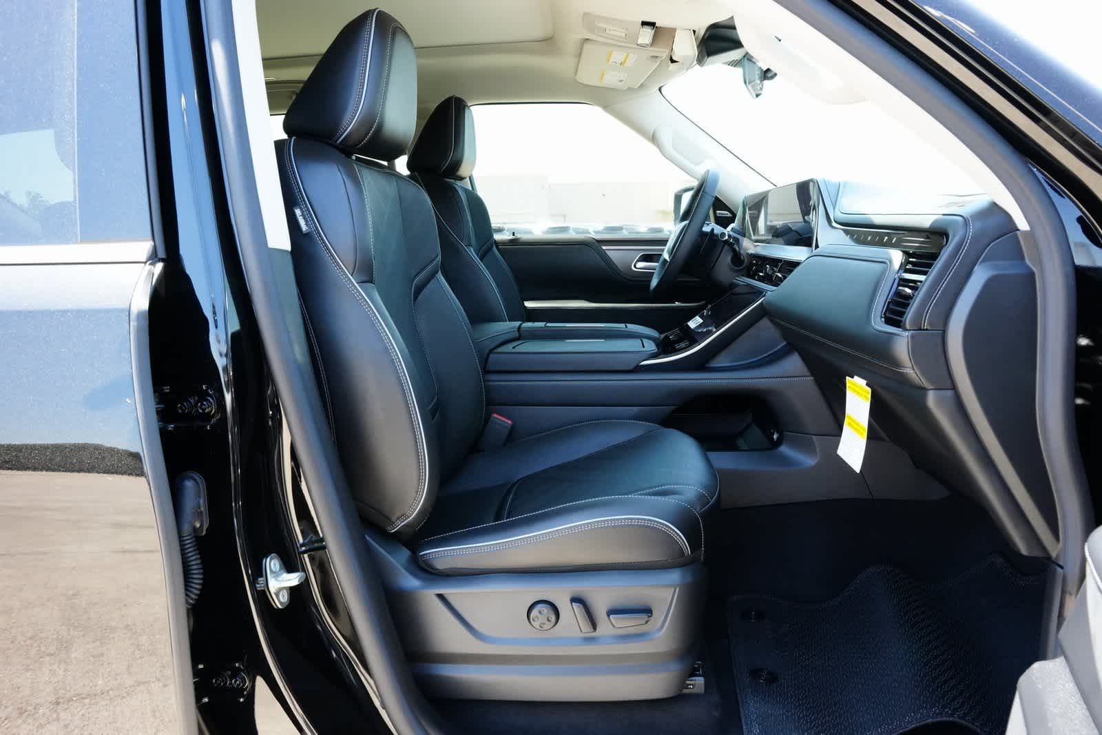 Thumbnail: 2025 INFINITI QX80 - 23
