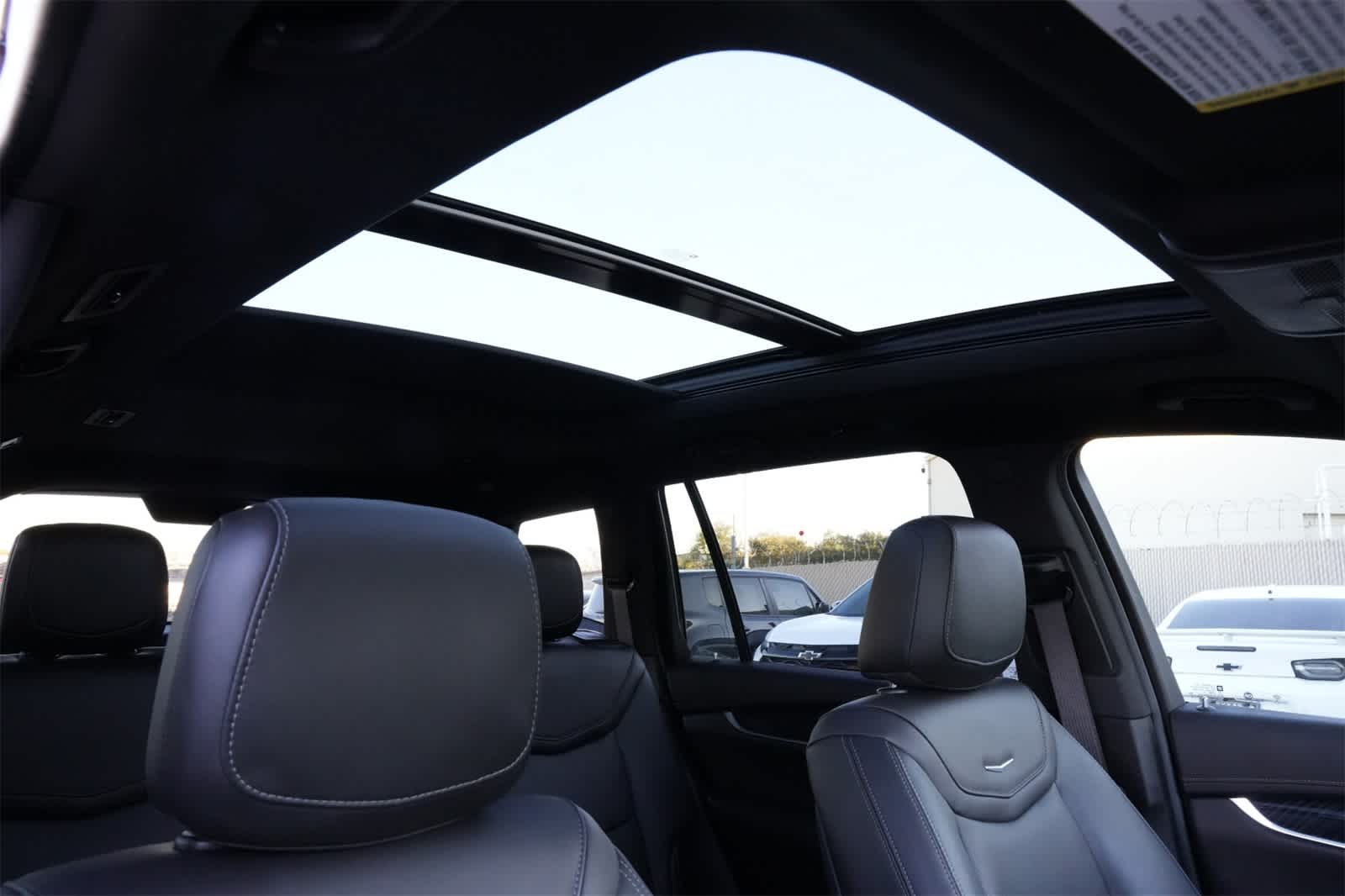 Thumbnail: 2022 Cadillac XT6 - 24