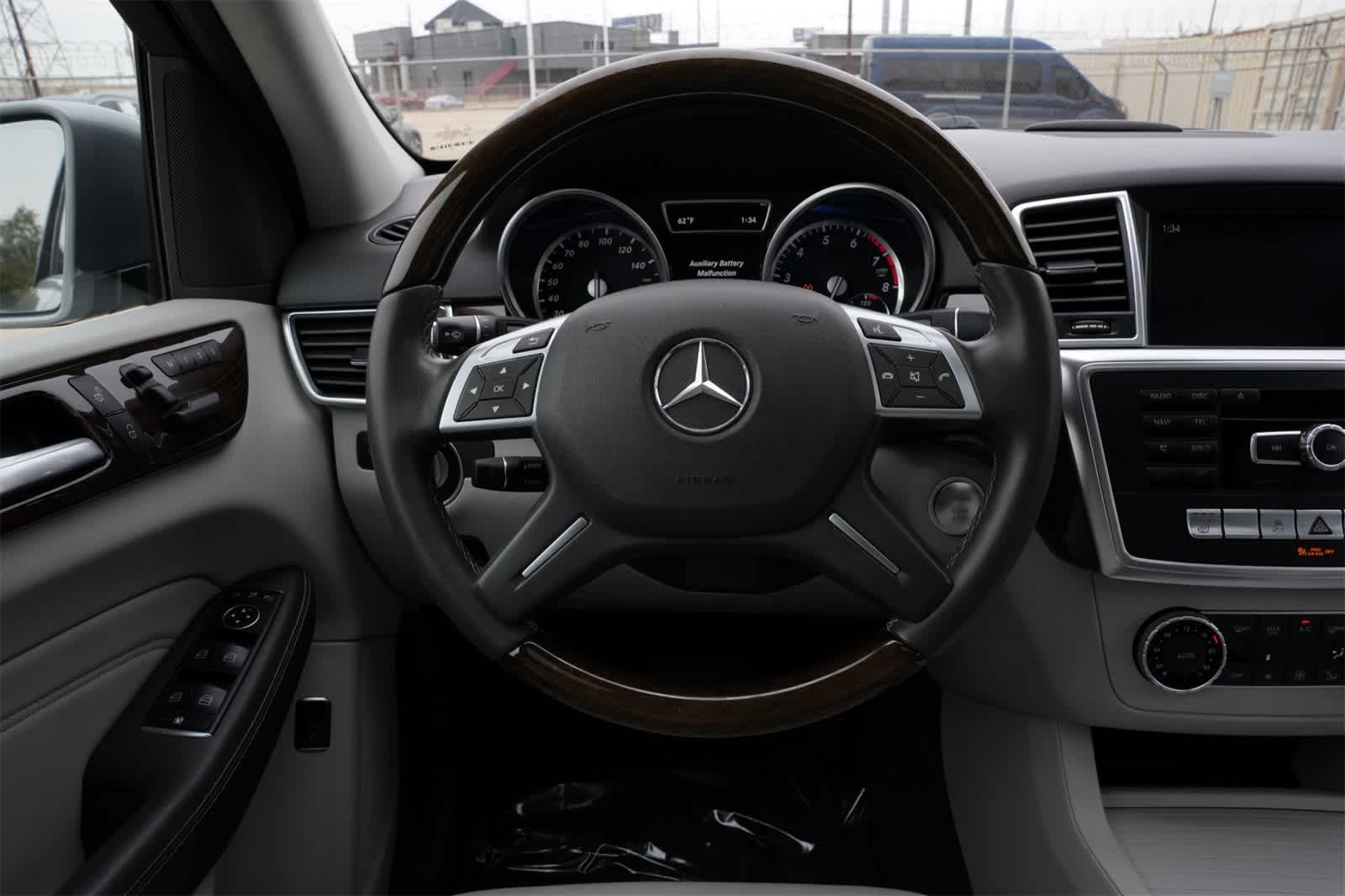 Thumbnail: 2015 Mercedes-Benz M-Class - 9