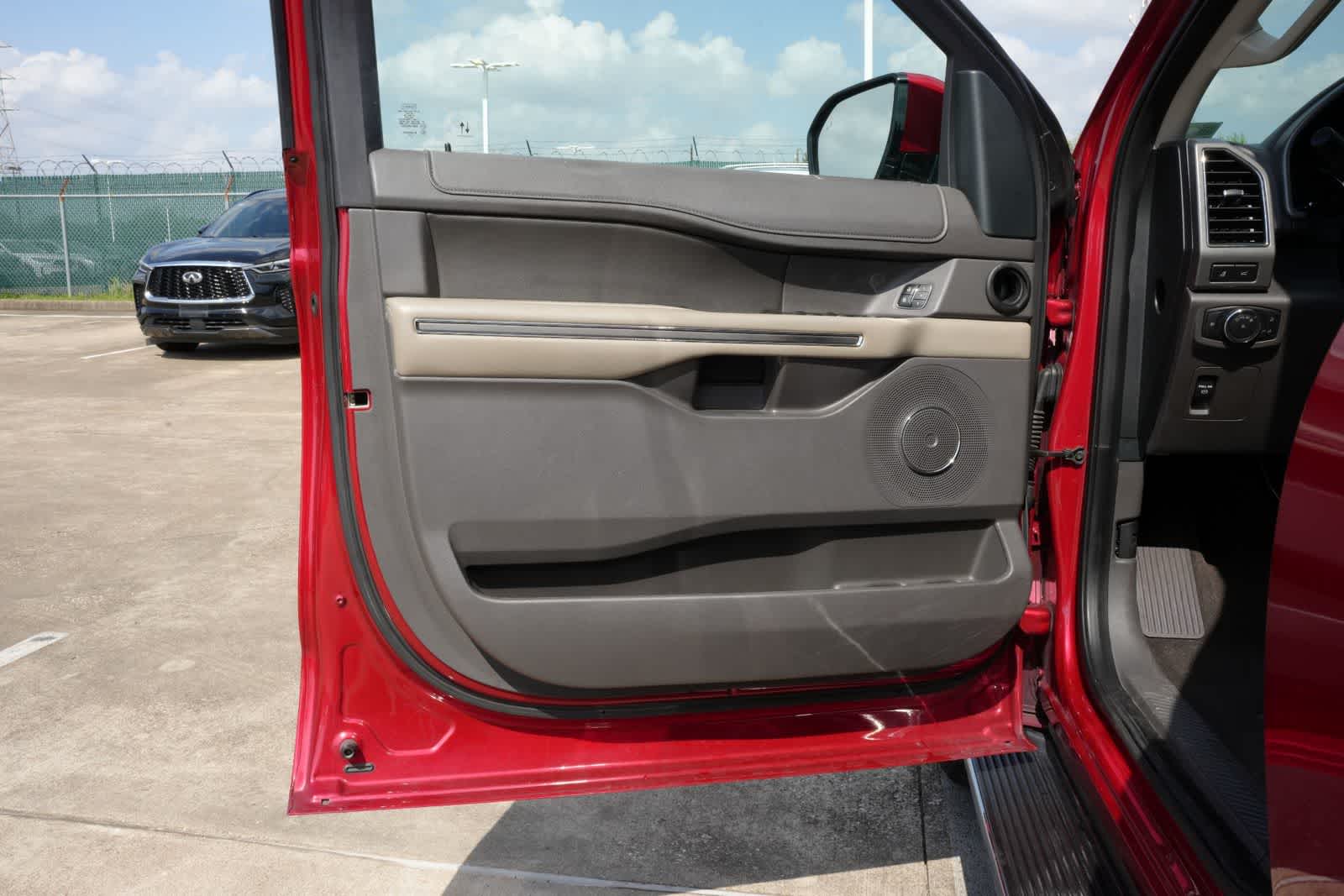Thumbnail: 2020 Ford Expedition - 14