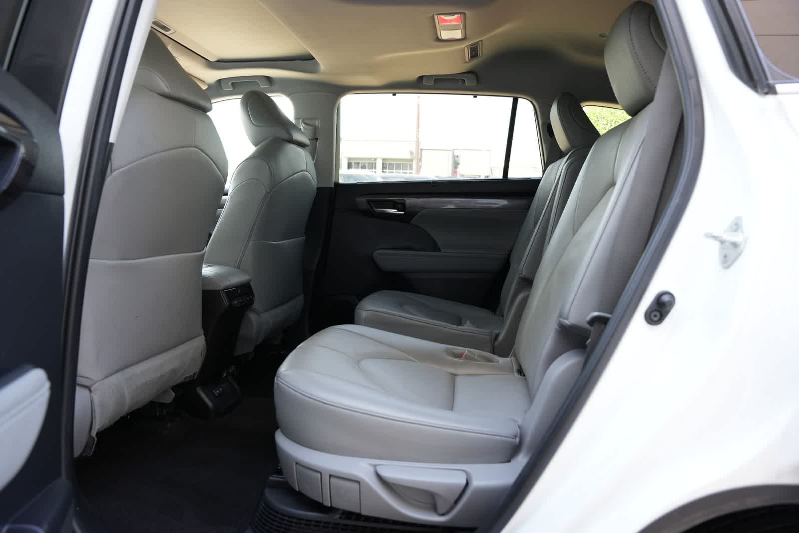 Thumbnail: 2023 Toyota Highlander - 18