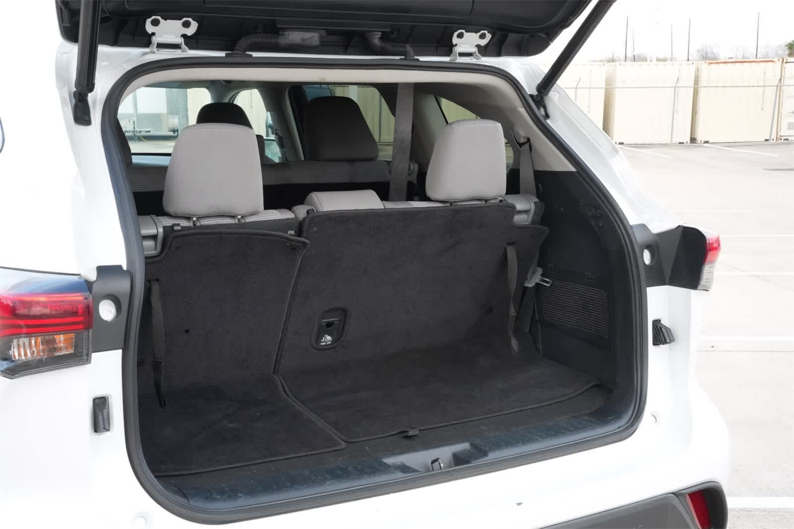 Thumbnail: 2022 Toyota Highlander - 24