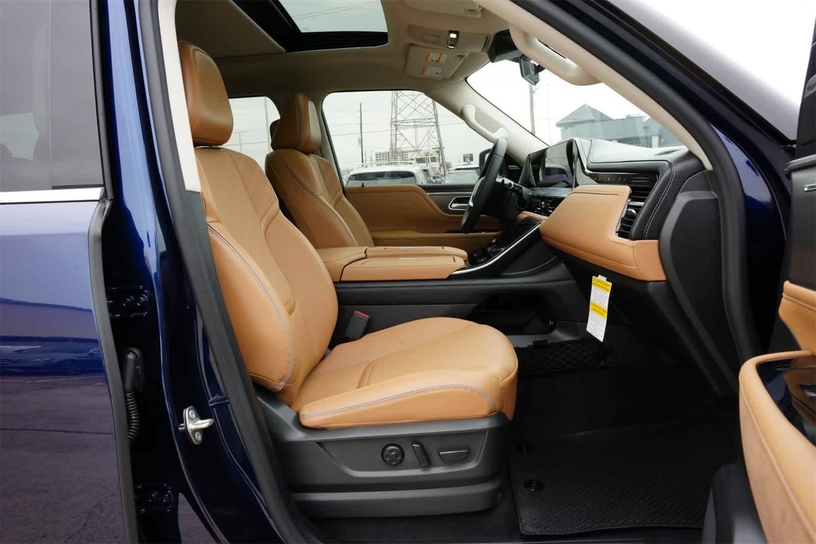 Thumbnail: 2025 INFINITI QX80 - 25