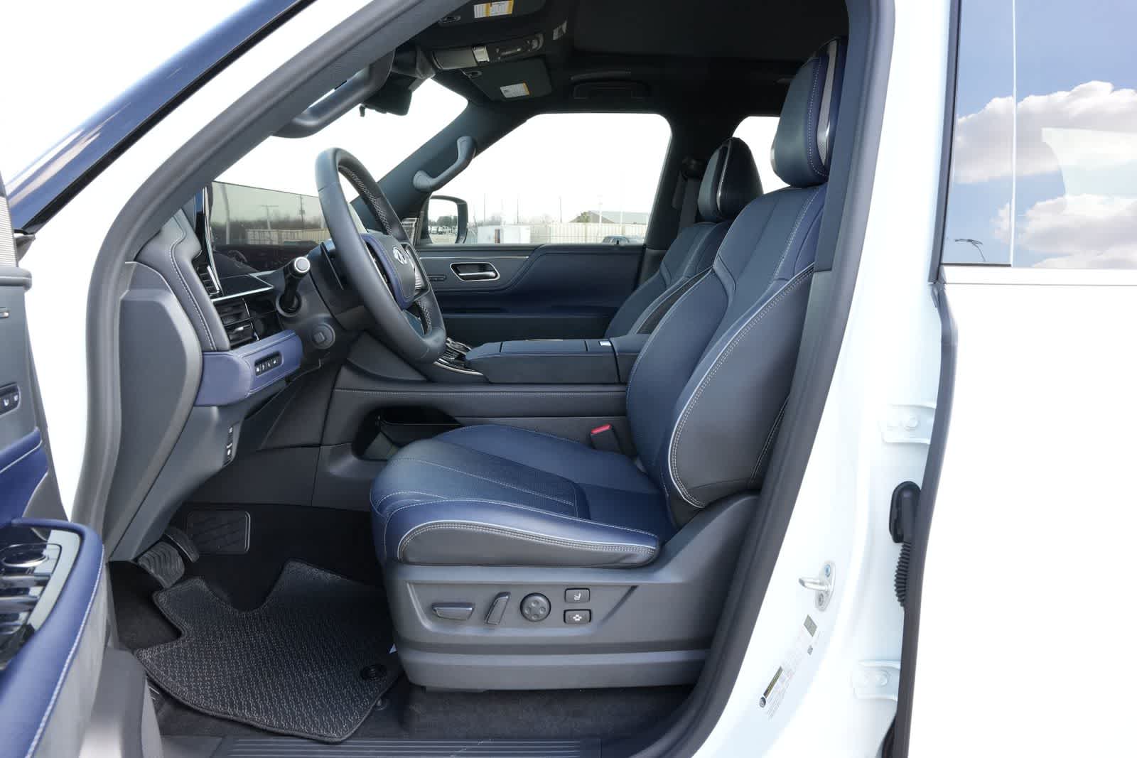 Thumbnail: 2026 INFINITI QX80 - 17