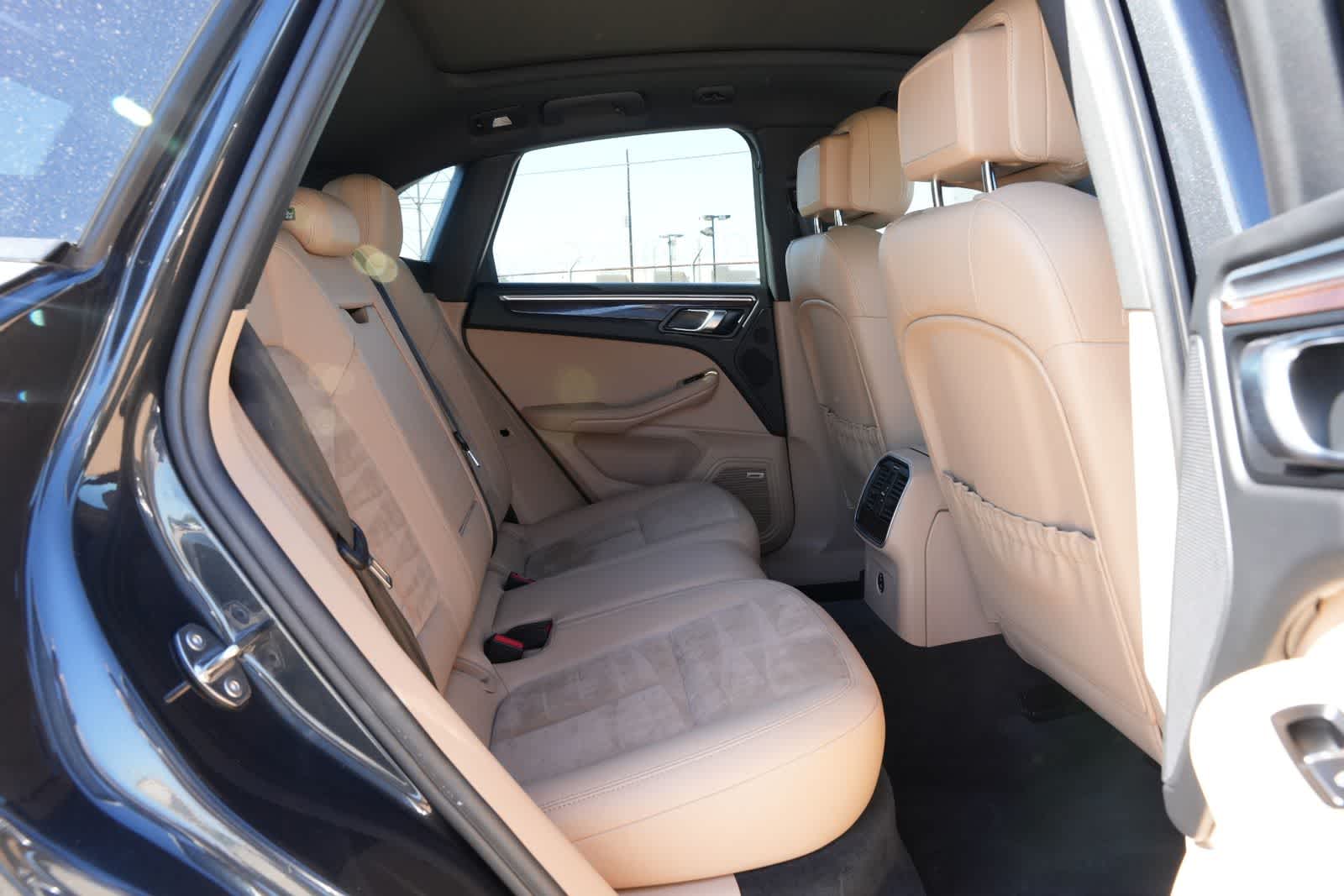 Thumbnail: 2021 Porsche Macan - 21