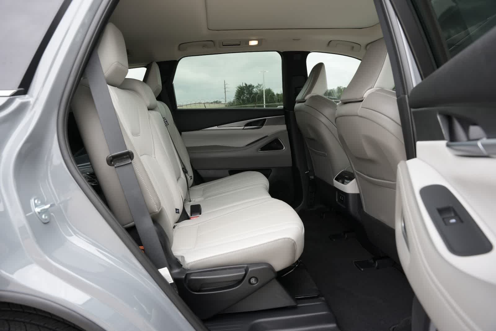 Thumbnail: 2027 INFINITI QX60 - 21