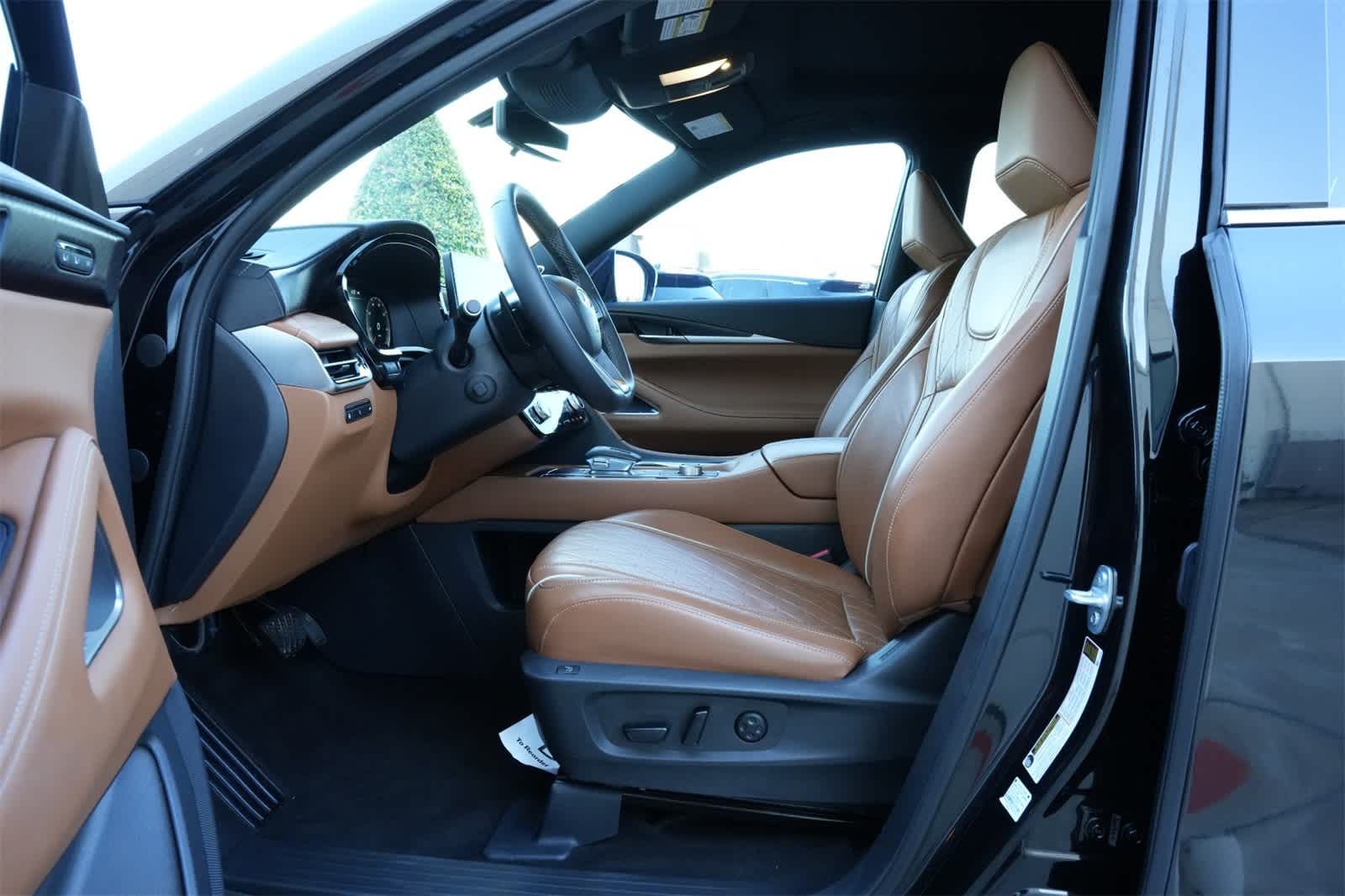 Thumbnail: 2025 INFINITI QX60 - 17