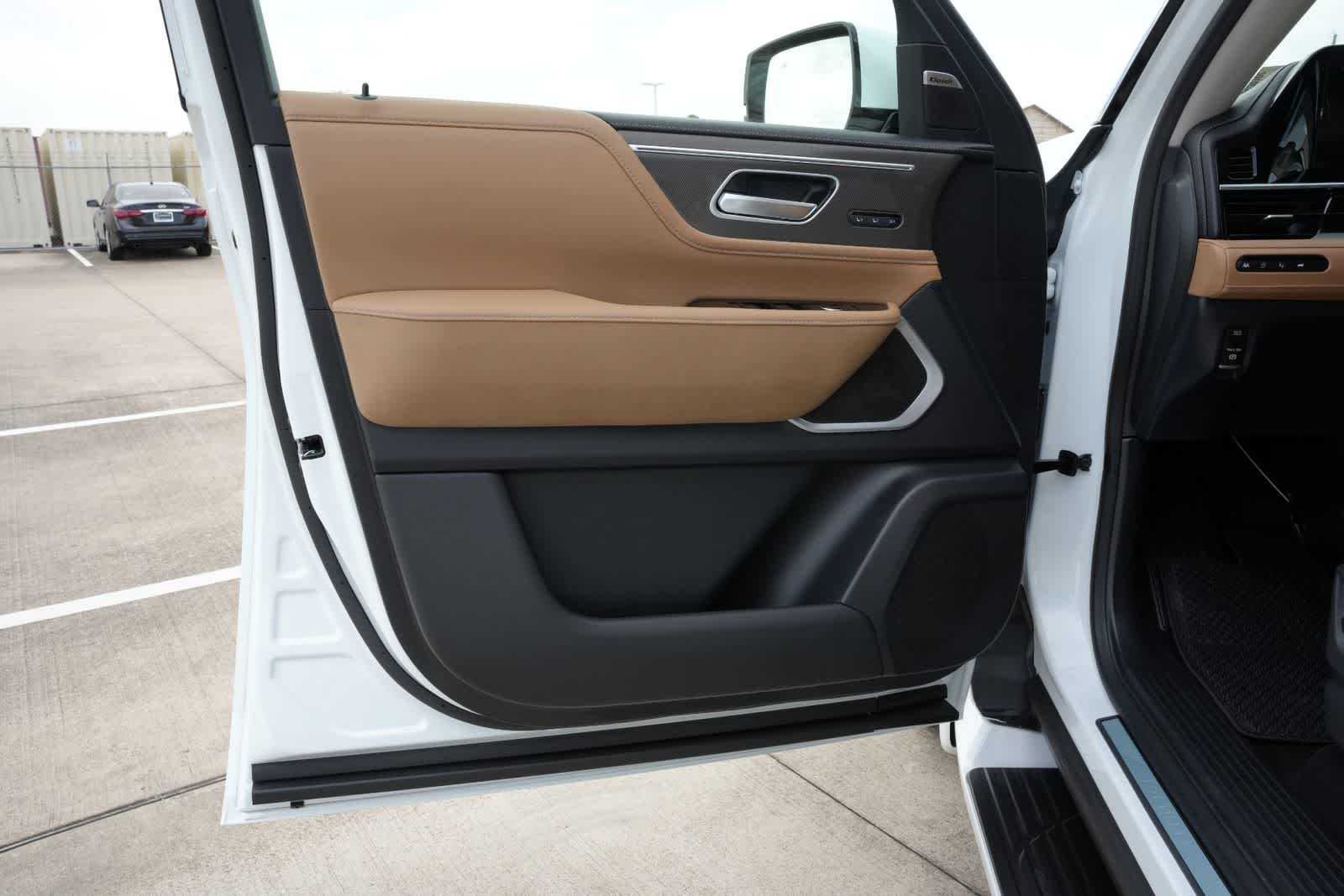 Thumbnail: 2027 INFINITI QX80 - 18