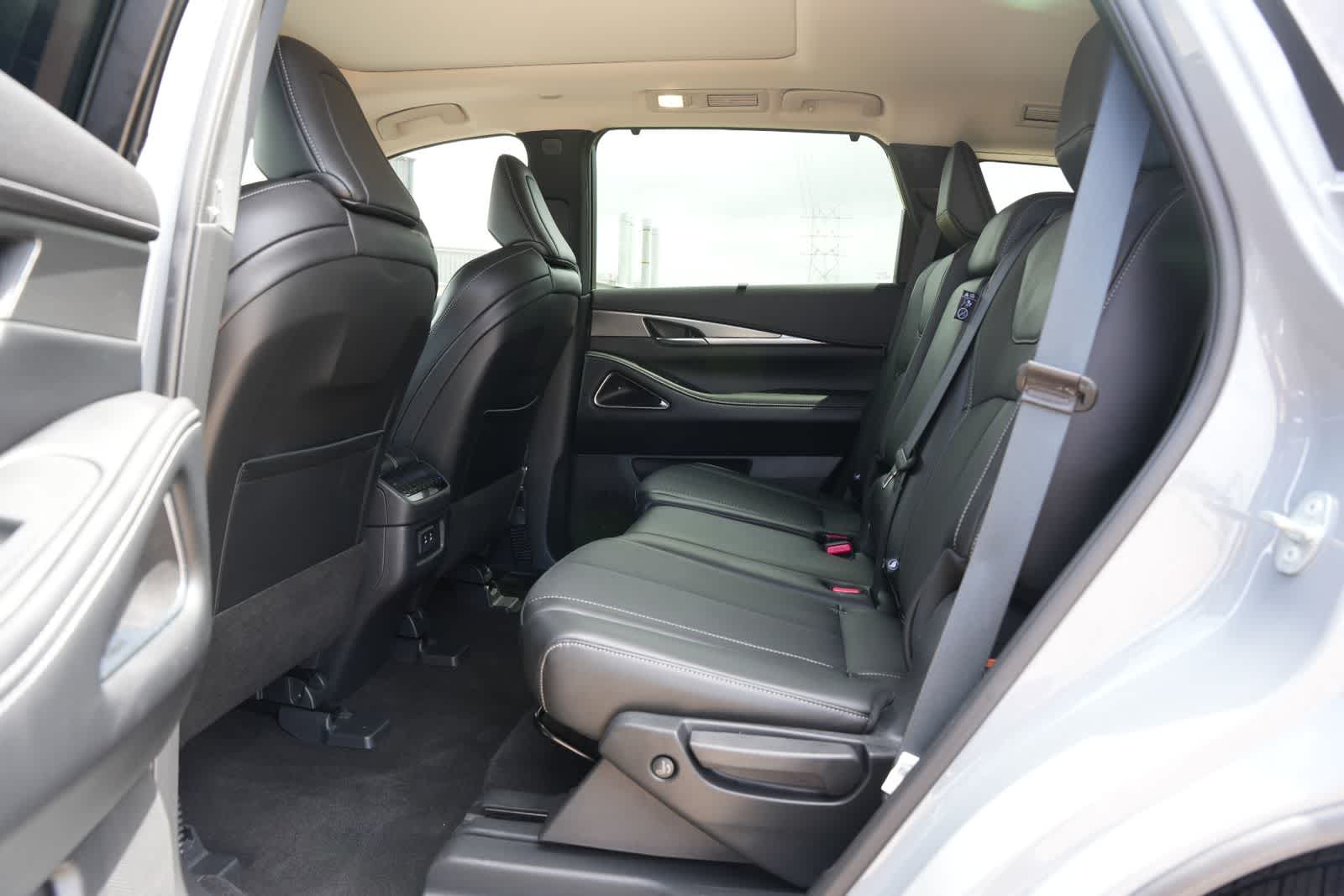 Thumbnail: 2026 INFINITI QX60 - 19