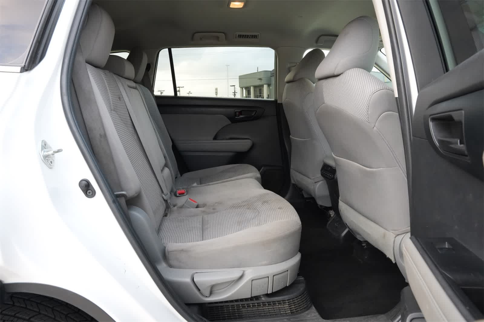 Thumbnail: 2022 Toyota Highlander - 25