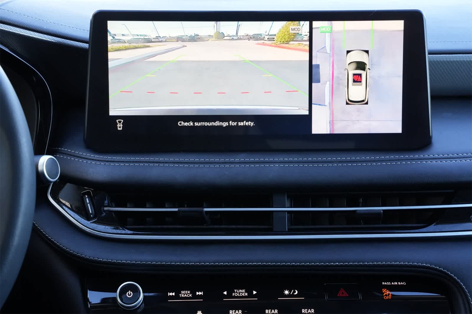 Thumbnail: 2023 INFINITI QX60 - 14