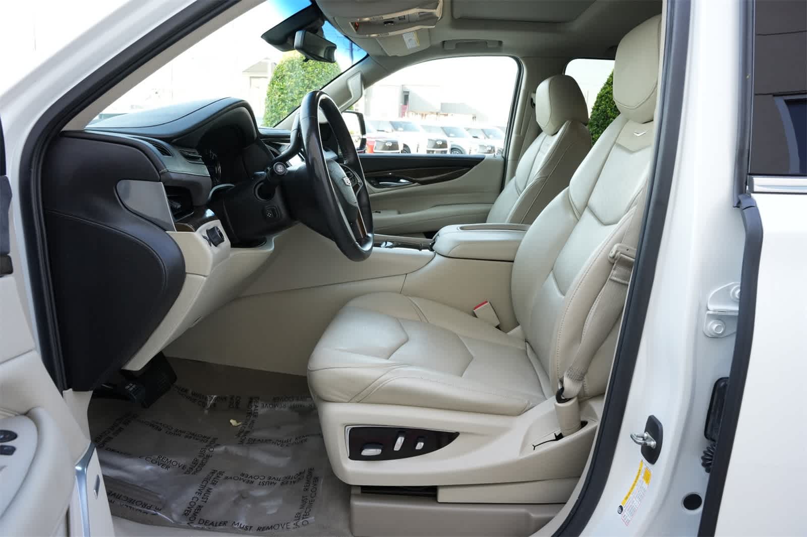 Thumbnail: 2019 Cadillac Escalade - 17