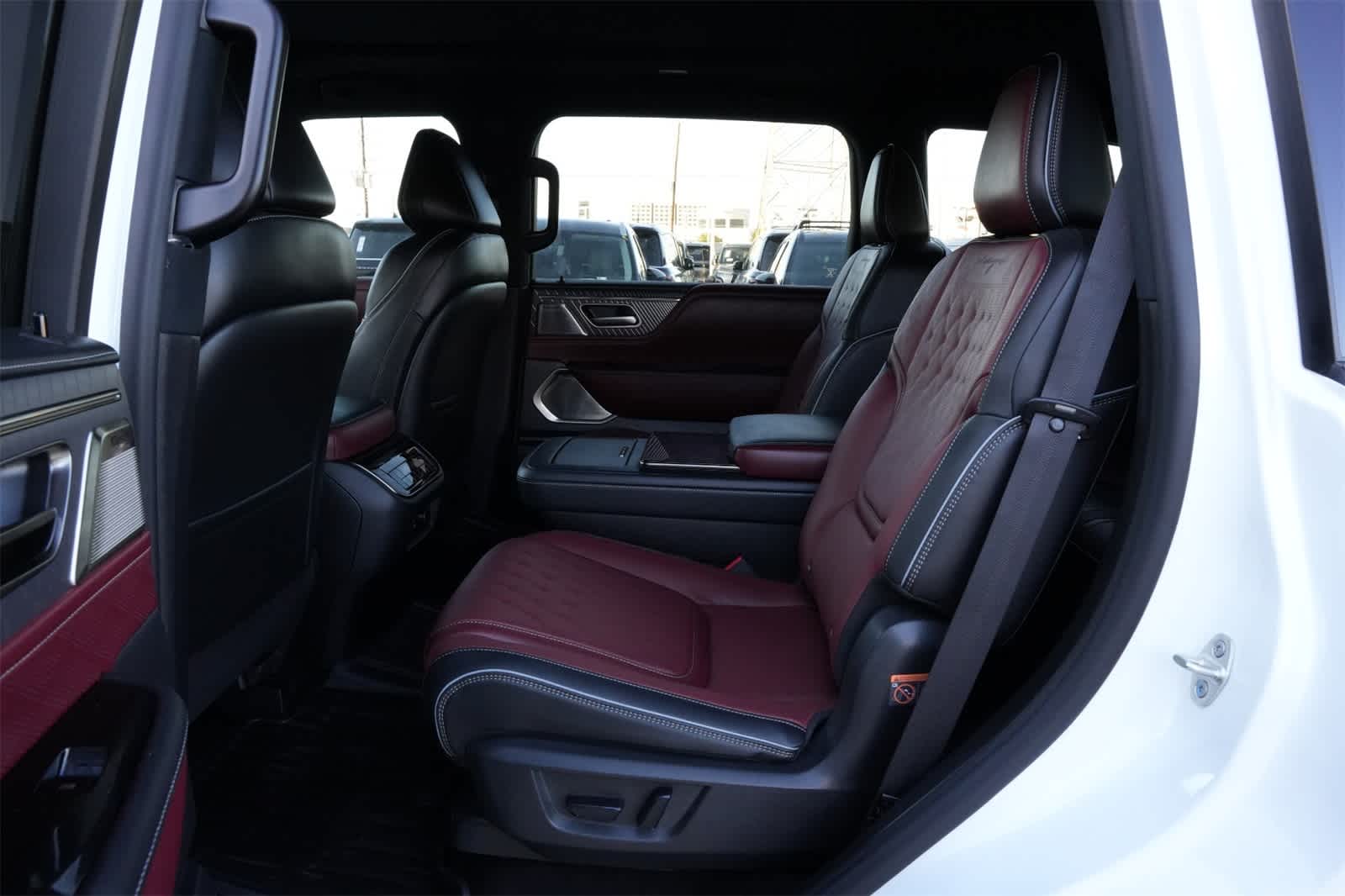 Thumbnail: 2026 INFINITI QX80 - 19